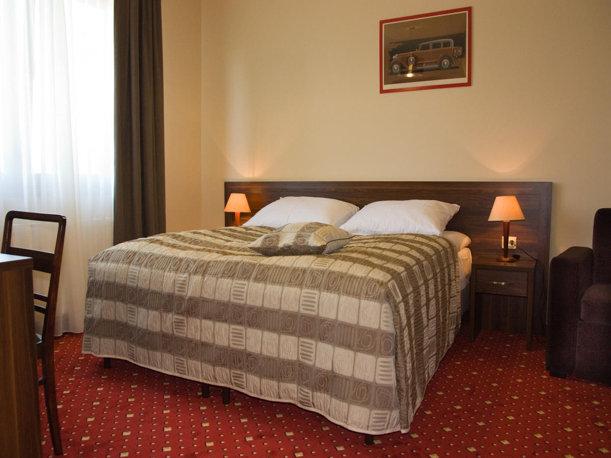 Hotel Kochanow Kochanow  ภายนอก รูปภาพ