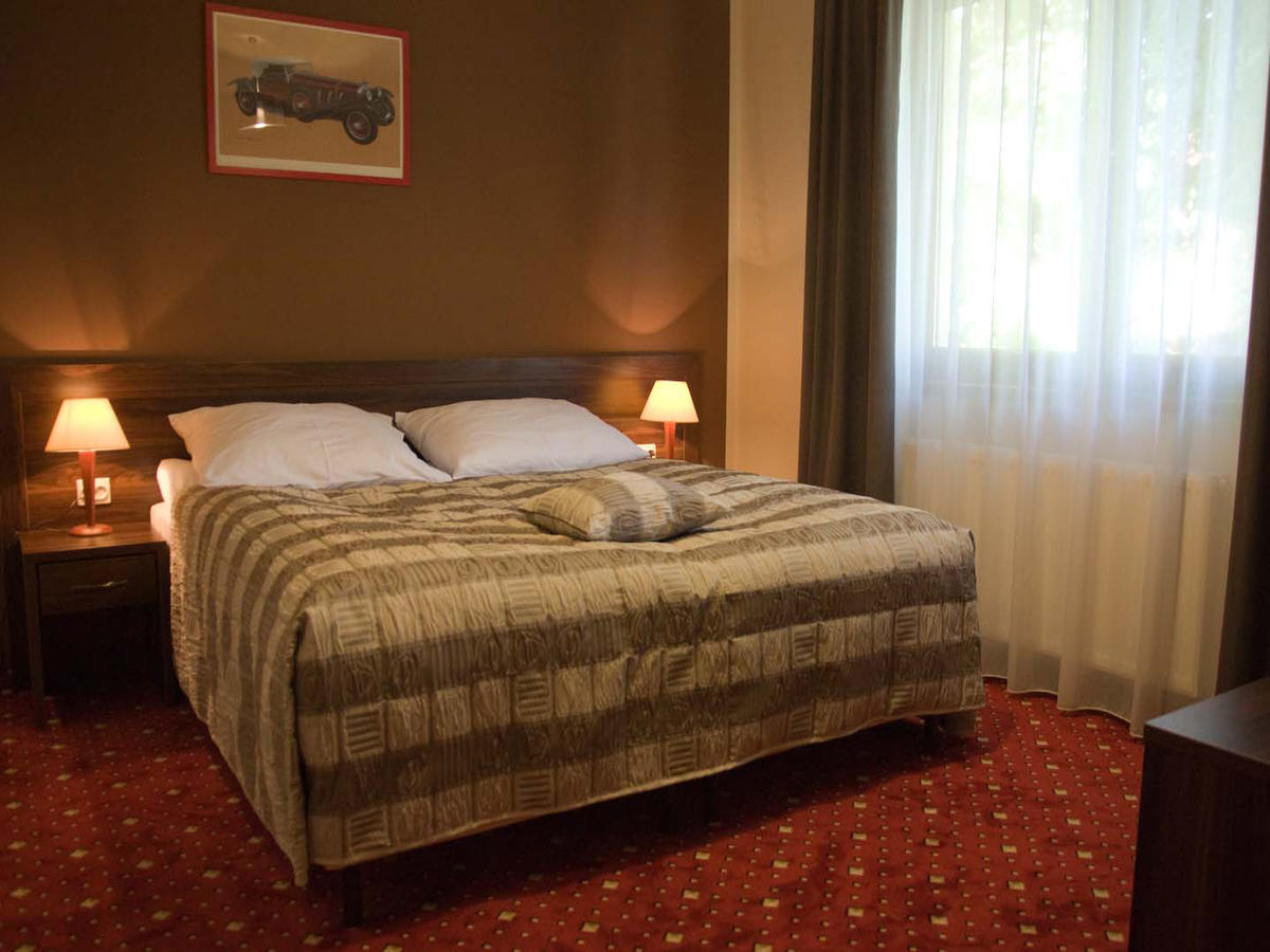 Hotel Kochanow Kochanow  ภายนอก รูปภาพ