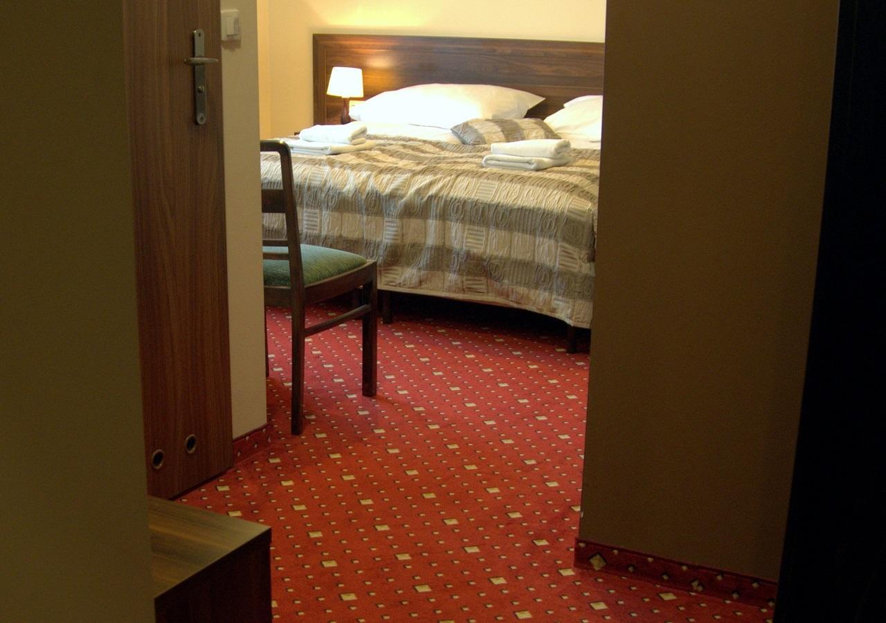 Hotel Kochanow Kochanow  ภายนอก รูปภาพ