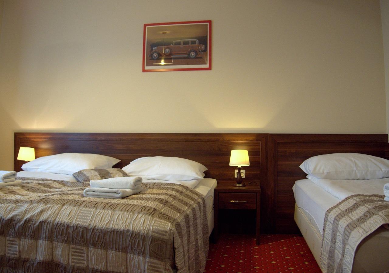 Hotel Kochanow Kochanow  ภายนอก รูปภาพ