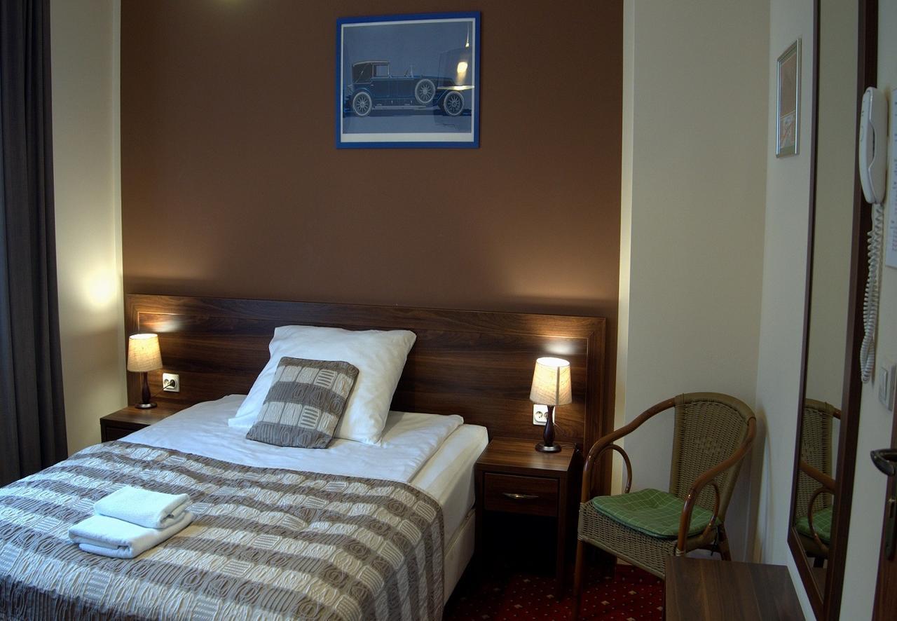 Hotel Kochanow Kochanow  ภายนอก รูปภาพ