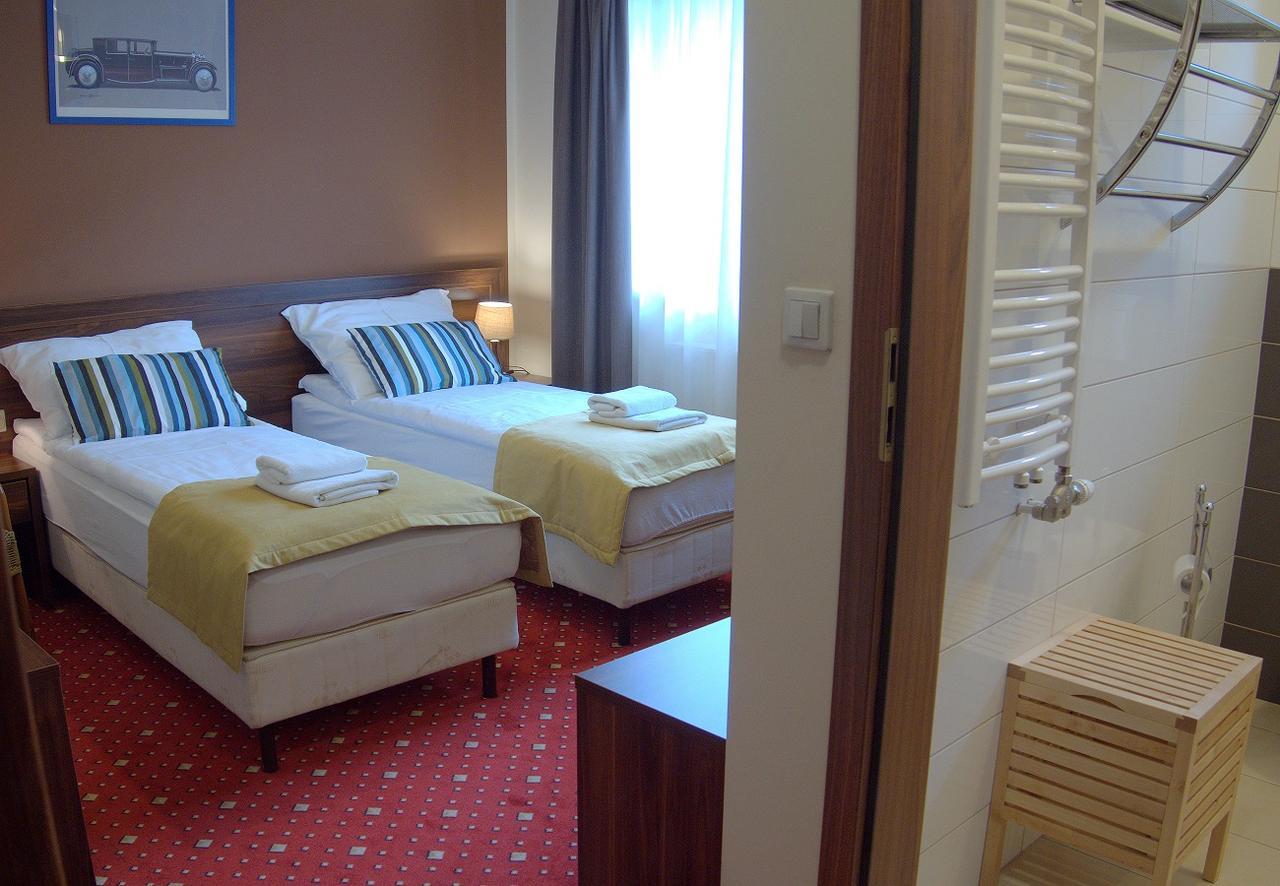 Hotel Kochanow Kochanow  ภายนอก รูปภาพ