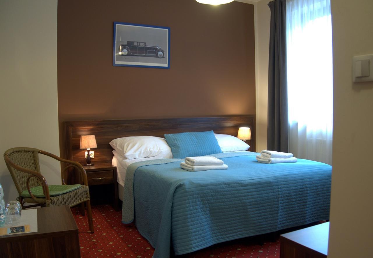 Hotel Kochanow Kochanow  ภายนอก รูปภาพ