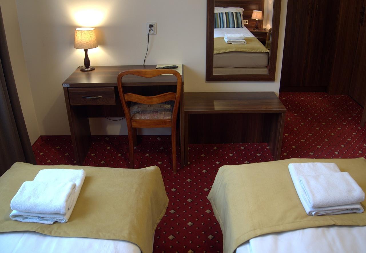 Hotel Kochanow Kochanow  ภายนอก รูปภาพ
