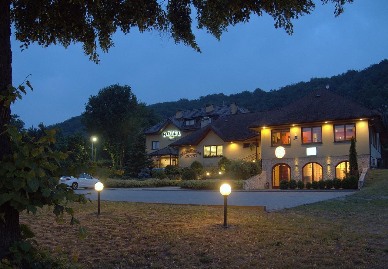 Hotel Kochanow Kochanow  ภายนอก รูปภาพ